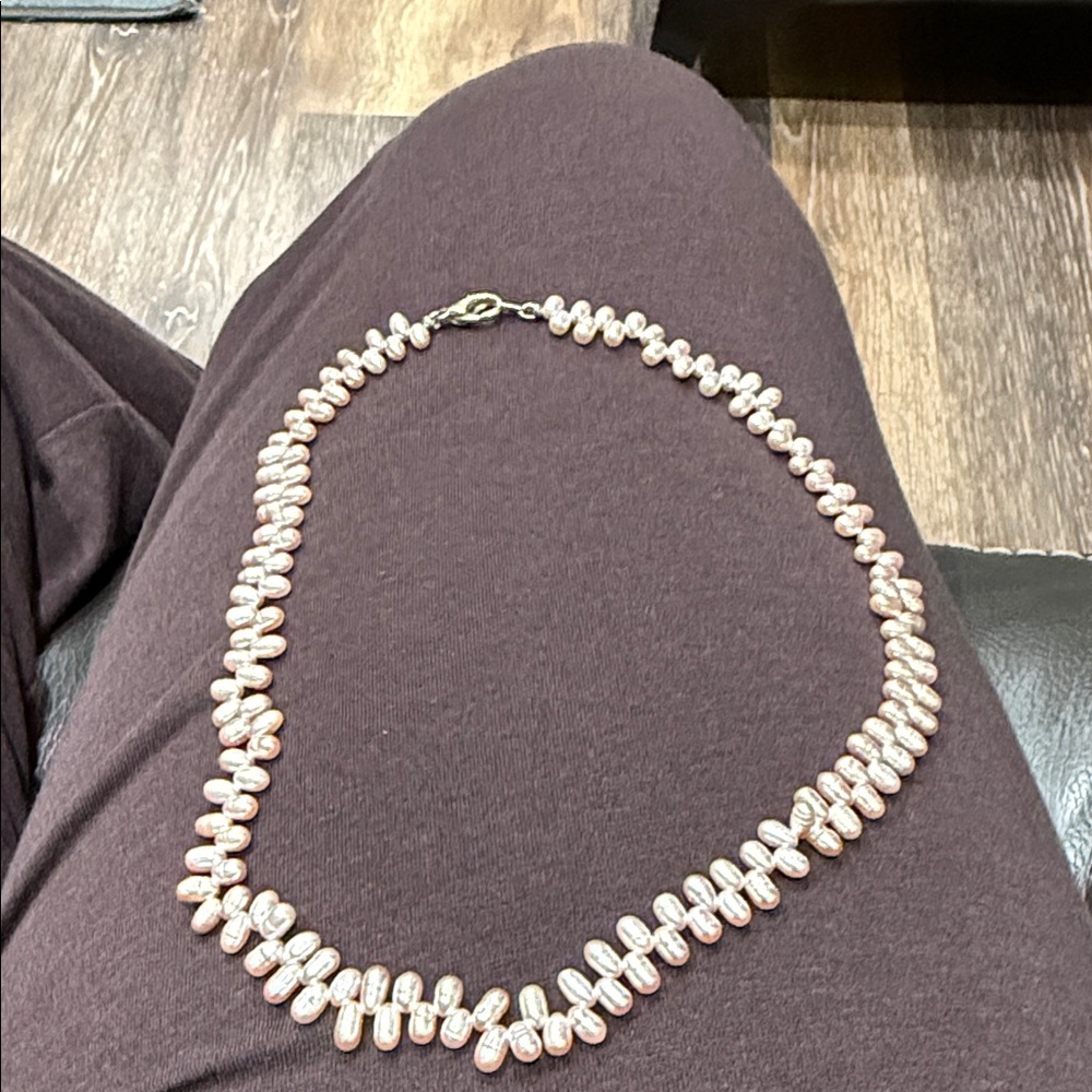 Chic Pink Pearl Necklace